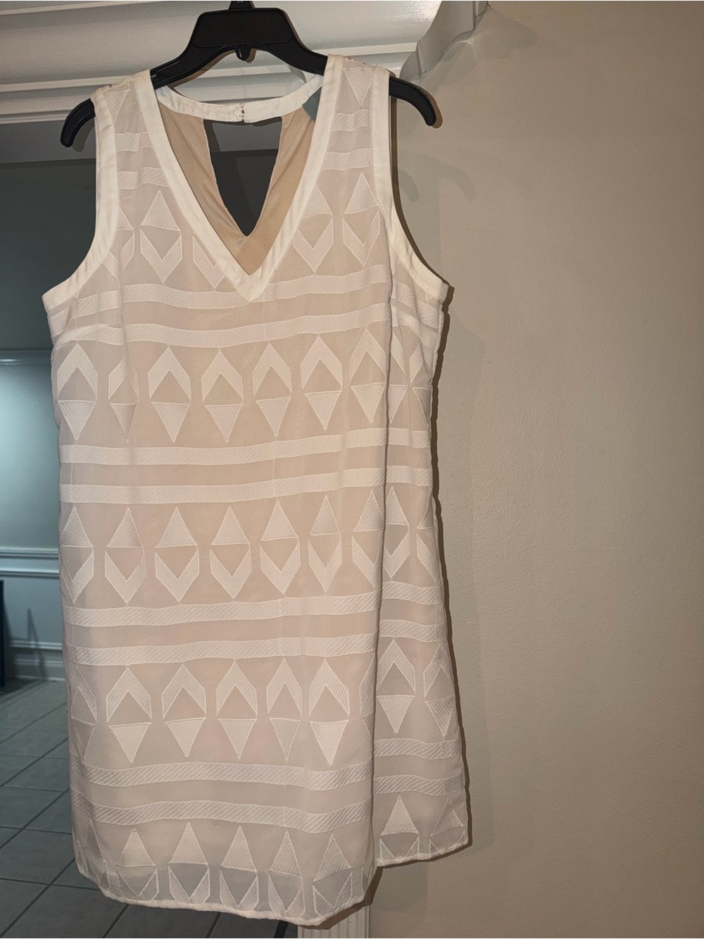 Skies Are Blue Ivory Geometric V-Neck Shift Dress